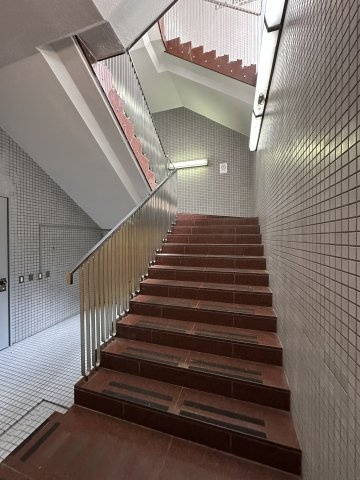 ダイアパレスビル本町のロビー