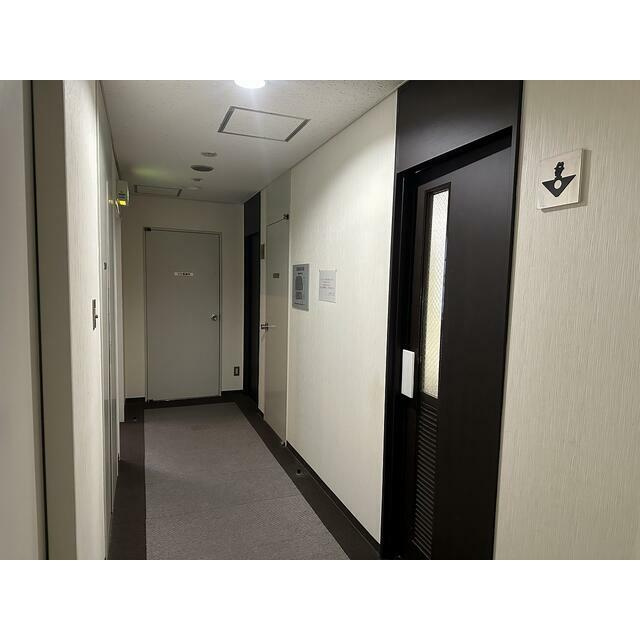 カーニープレイス本町のロビー
