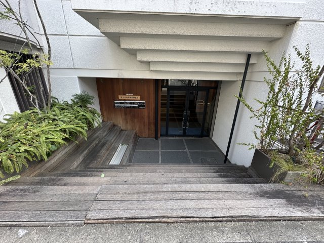 サンパール天王寺ビルのエントランス