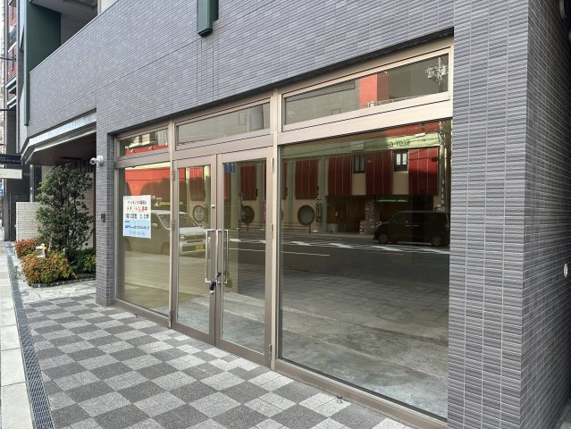 大阪市天王寺区玉造本町の店舗事務所のエントランス