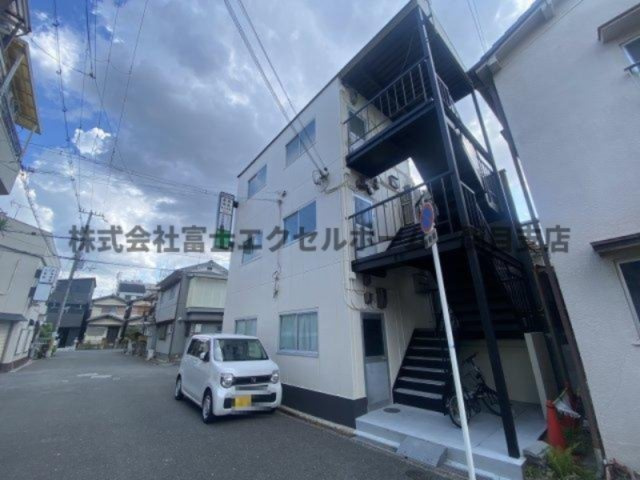 産興ビルの外観
