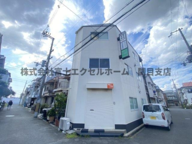 産興ビルの外観