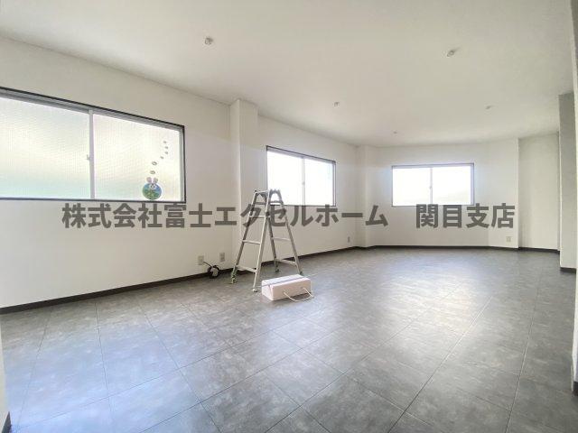 産興ビルの内装