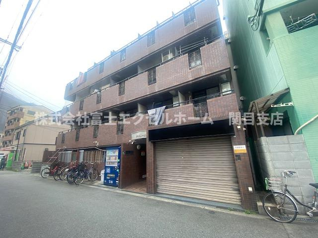 シャトー京橋1階路面店舗の外観