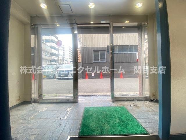 シャトー京橋1階路面店舗の内装