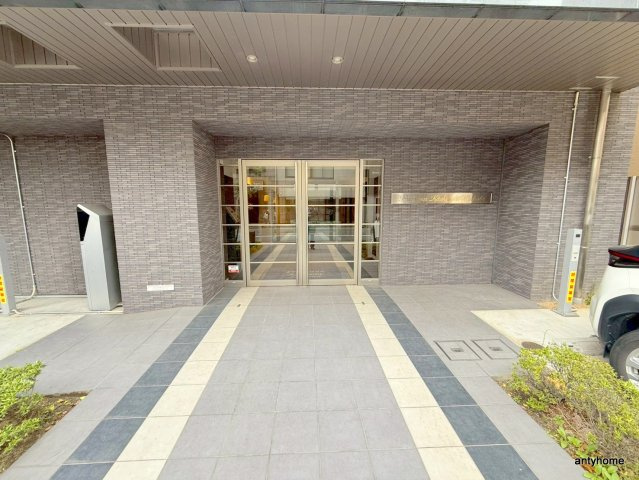 プレサンス北浜ラ・フェスタ　仲介手数料無料のエントランス