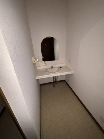 久喜市栗橋東６丁目の事務所の独立洗面台|独立洗面化粧台が付いています