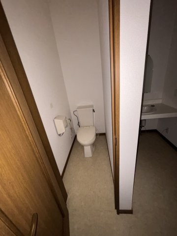 久喜市栗橋東６丁目の事務所のトイレ|清潔感のあるトイレです