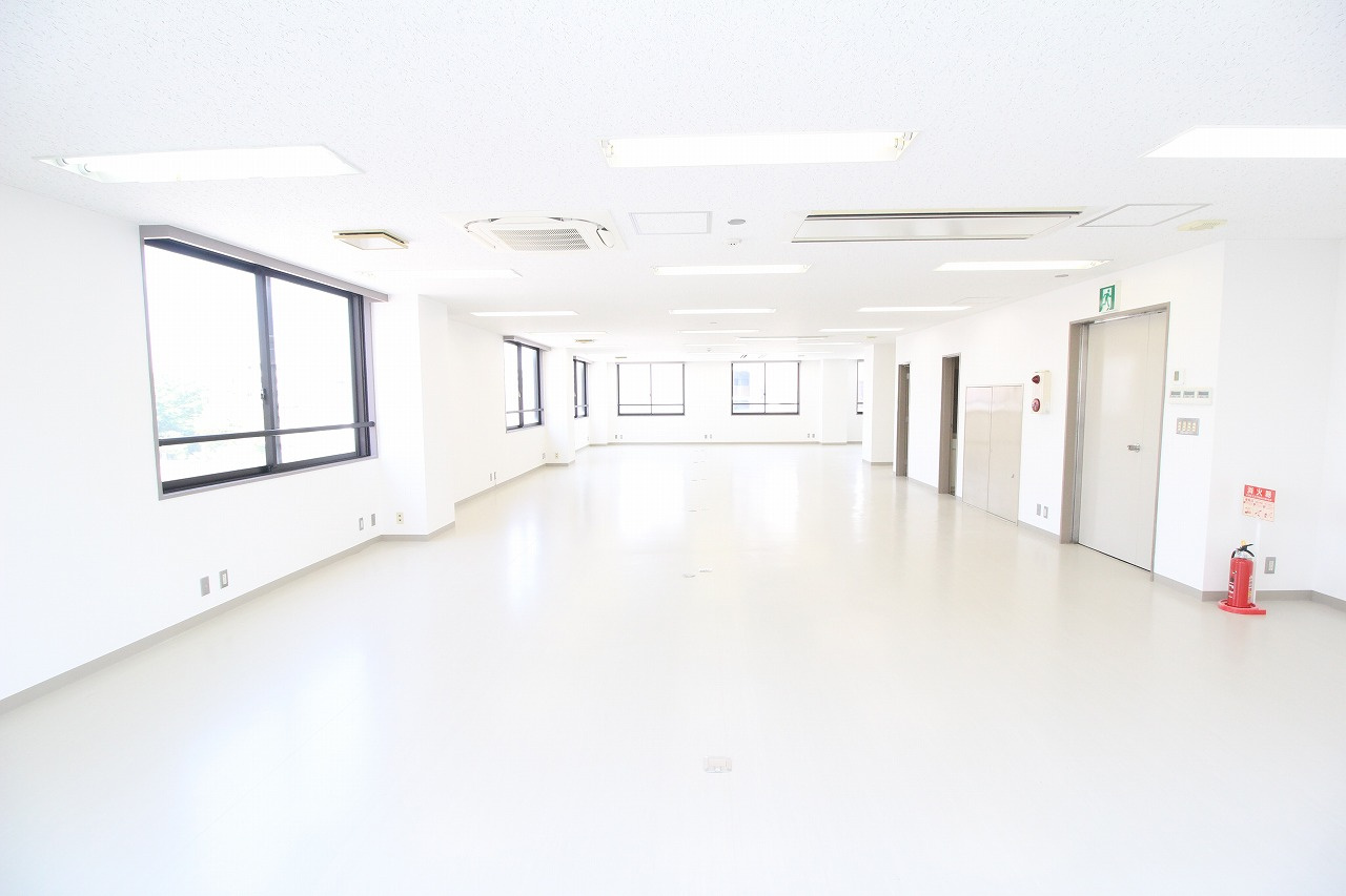 横田スクウエアービルのロビー|毎日通るロビーはこのようになっています