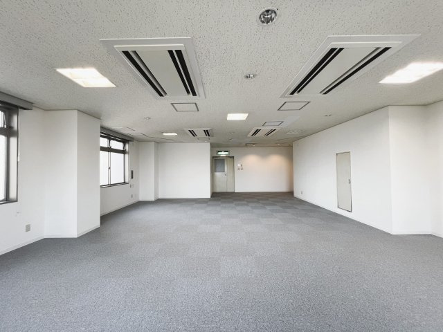 北斗西所沢駅前ビルのロビー|落ち着いたロビーです