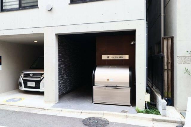 Live Flat蔵前のエントランス