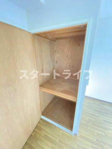 大阪市淀川区木川東４丁目の賃貸マンションの収納