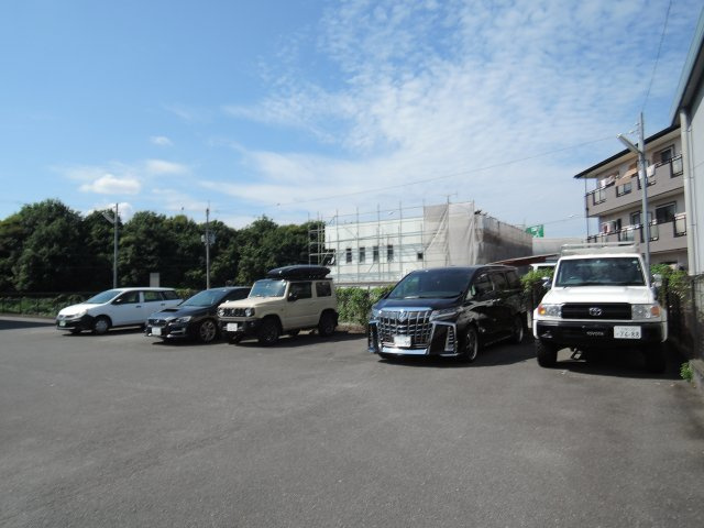 グランメール・コートの駐車場