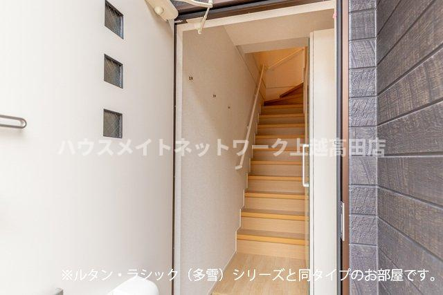 グラン　アクシス　Ⅱの玄関|玄関（参考室内写真ルタン・ラシック（多雪）と同タイプ）