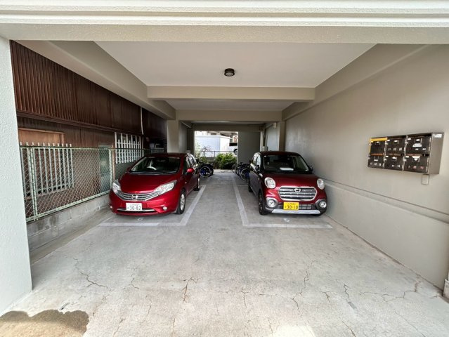 アートマンションの駐車場