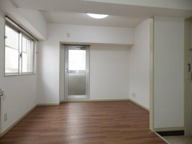 荒川区荒川１丁目の賃貸マンションの居間・リビング