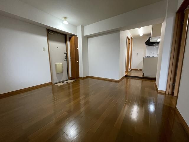 海神マンションの玄関