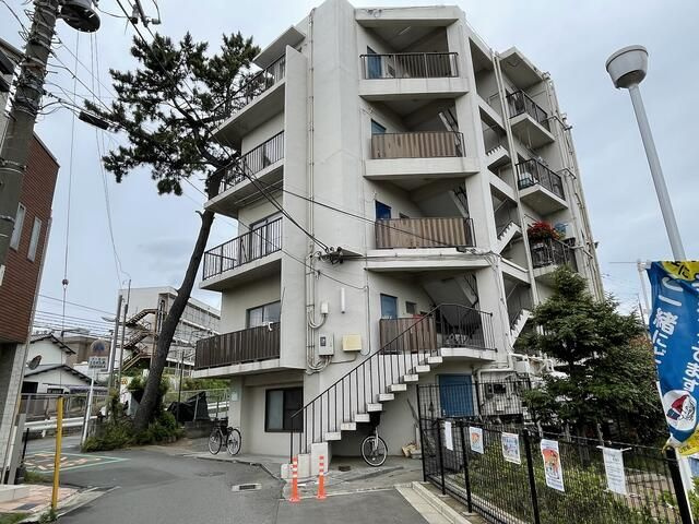 海神マンションの外観