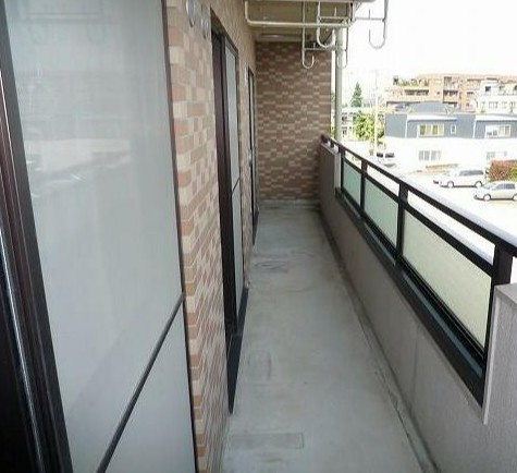 稲城市押立の賃貸マンションのバルコニー