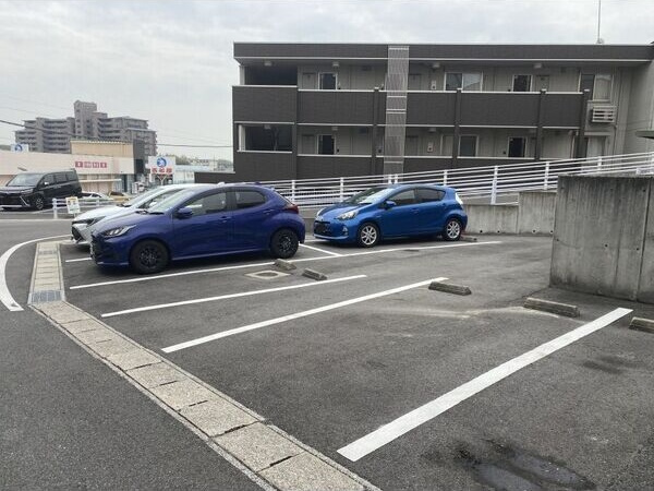 Asobi-PALACE春木白土の駐車場
