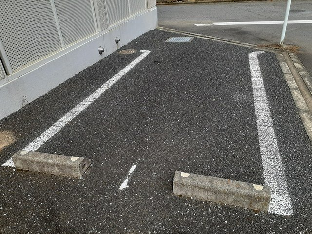 プラシードの駐車場