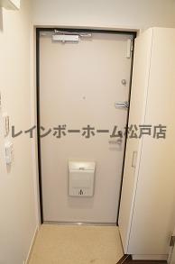 リブリ・クレヨンの玄関