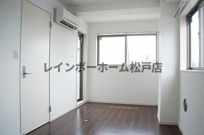 リブリ・クレヨンの内装