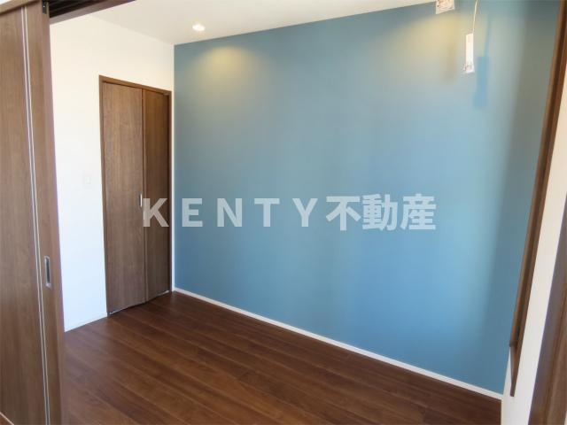 【寝室】 | Kameo talo | 落ち着いた色調の寝室です