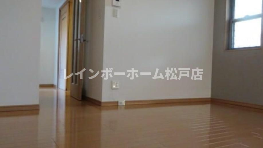 クレフラスト松戸吉井町A棟【仲介手数料：50％OFF】対象物件！の内装|明るい色調の室内です