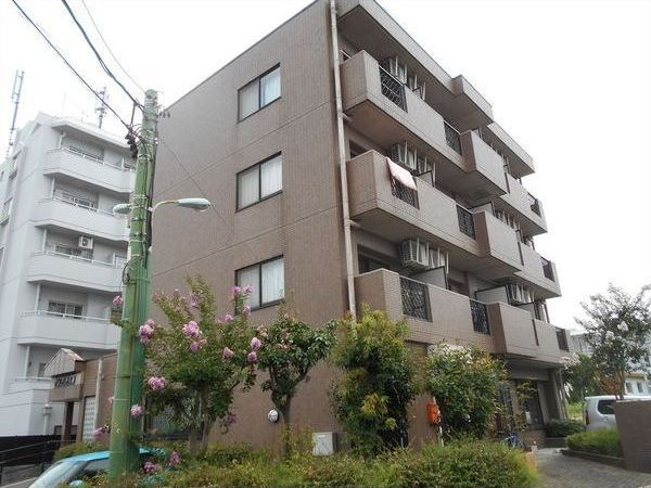 サンプラスⅢの外観