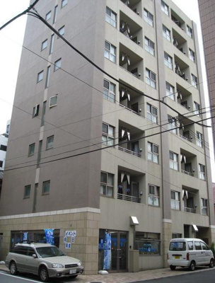 【外観】 | イサラ荻窪 | 鉄筋コンクリート造のがっしりした建物。