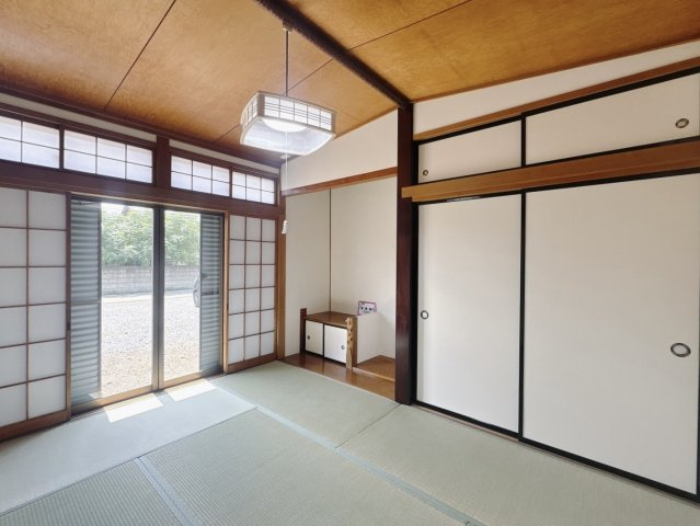 【中古戸建】太田市大久保町の和室|■和室｜旅館のような趣を感じられる、くつろぎの住空間です。落ち着いた和の雰囲気が、日々の暮らしに癒しをもたらします♪