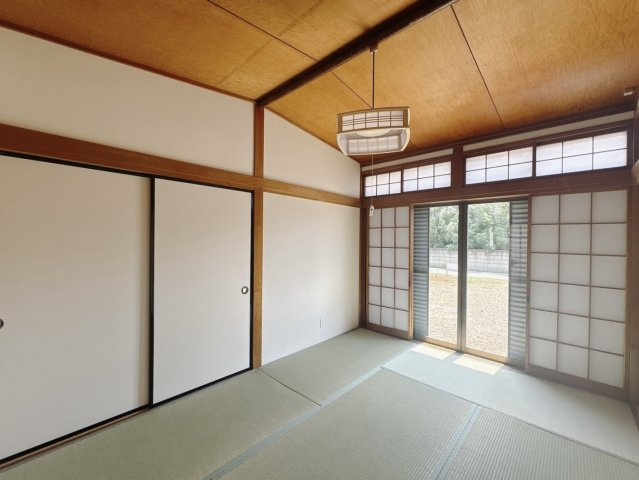 【中古戸建】太田市大久保町の和室|■和室｜フローリングでは感じることのできない圧倒的な寛ぎやすさを実感してください。周りを気にせず寝そべれば心地の良い時間を過ごせます♪