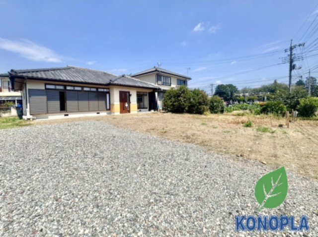 【中古戸建】太田市大久保町の外観|■外観｜145坪の敷地は外構や植栽の計画次第で自分好みにアレンジできる余白があり、住みながら楽しめる住まいです♪