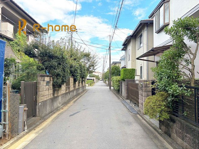 我孫子市若松　新築戸建て　A号棟の前面道路含む現地写真|周辺環境も併せて案内致します♪
閑静な住宅地で笑顔あふれる新生活！
ぜひ現地へお越しください♪