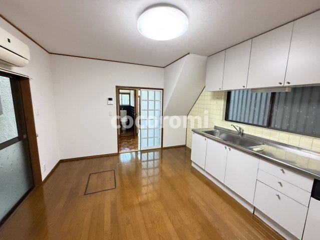 枚方市藤田町戸建の居間・リビング