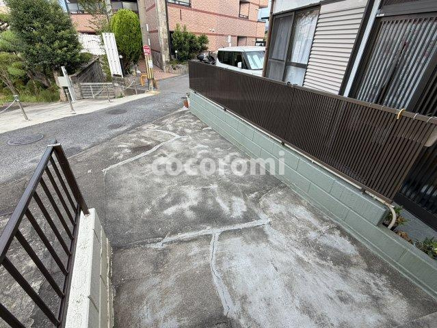 枚方市藤田町戸建の駐車場