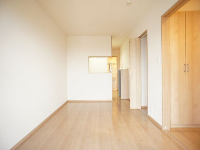 【居間・リビング】 | コンフォートヴィラ | ダウンライト付きのオシャレなＬＤＫです♪