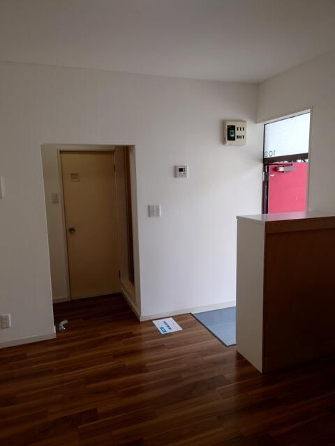 川崎市多摩区栗谷１丁目のアパートの居間・リビング