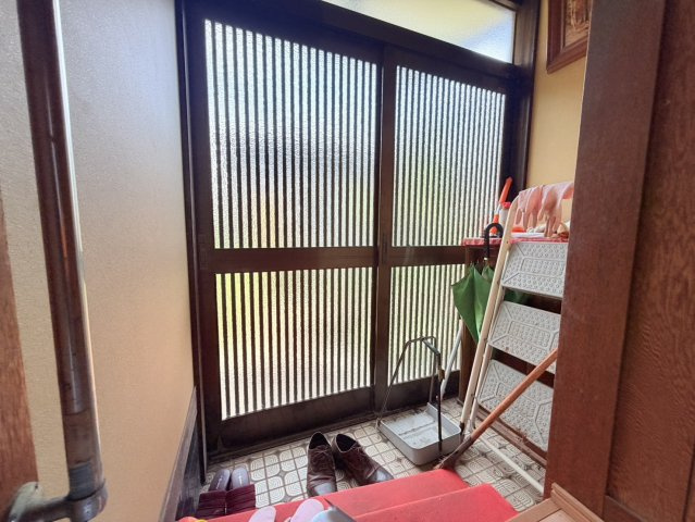 潮来市日の出中古戸建の玄関