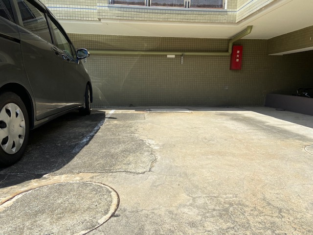 フローラルハイツダイキ3の駐車場