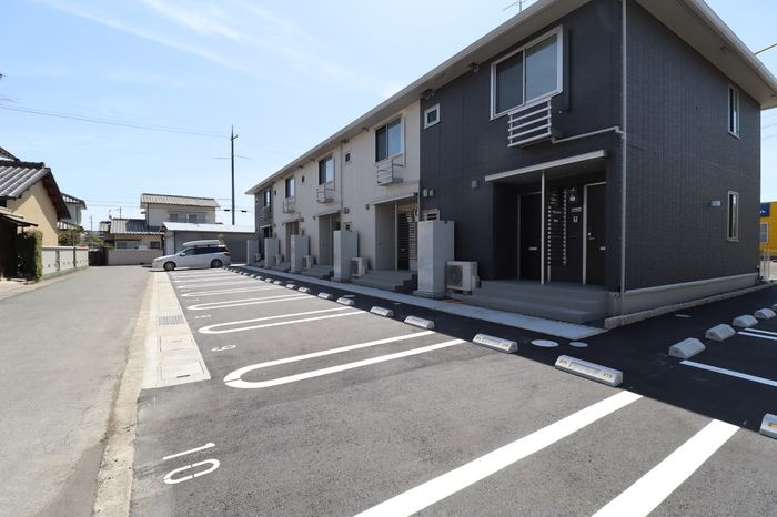 フルールの駐車場