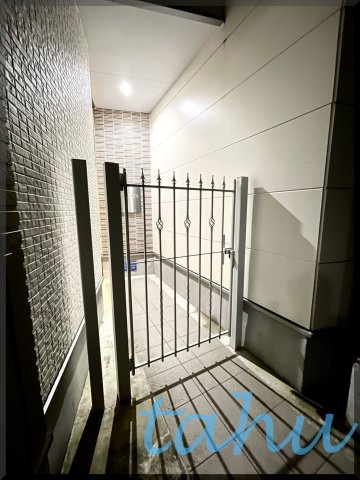 Y-SQUARE ワイスクエアのエントランス