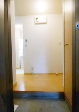 アーバン上小の玄関