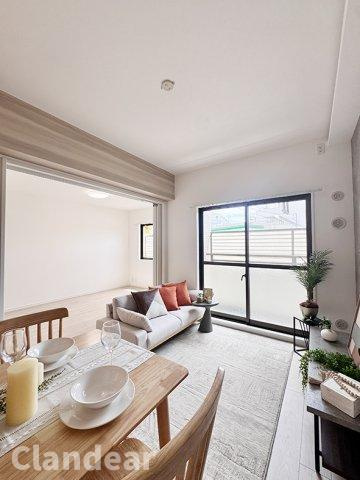 パークステージ綾瀬の居間・リビング|ドキドキの新生活も、安心してスタート。ぴったりの住まいを見つけませんか？クランディアが一緒に住まい選びをサポートします‼　まずは、お気軽にお問合せください　＃クランディア