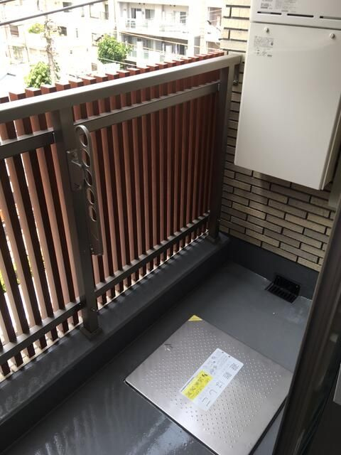LEOROSA本所のバルコニー