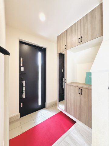 Cradle Garden玉村町立石24-1期　新築住宅 1号棟の玄関