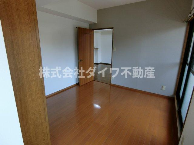ロイヤルマンション緑丘Ⅱの内装|南側洋室6.6帖①　2022年撮影