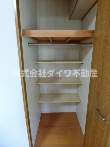 ロイヤルマンション緑丘Ⅱの収納|洋室5.6帖③　2022年撮影