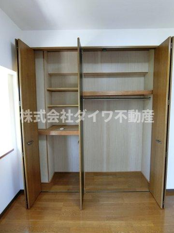 ロイヤルマンション緑丘Ⅱの収納|洋室5.8帖③　2022年撮影